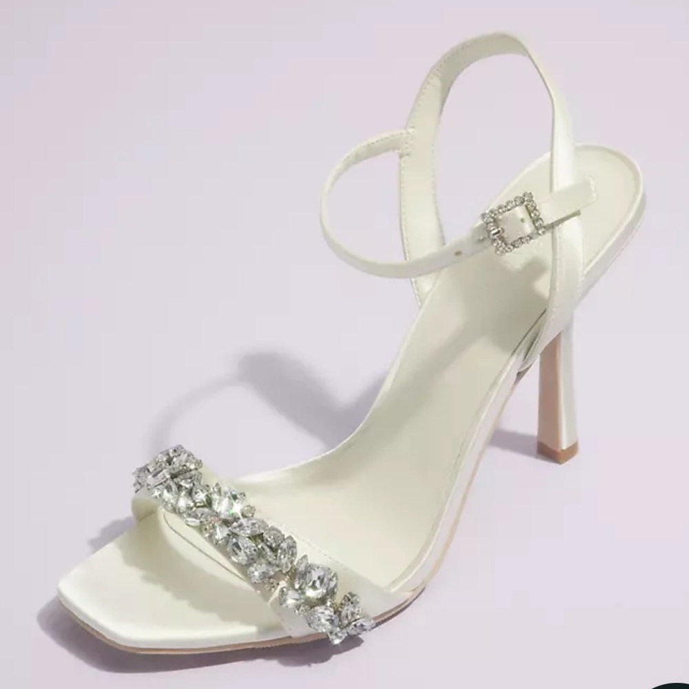 David’s Bridal Galina Signature Deanna Mivory Heeled Sandal with Toe Band Size 7